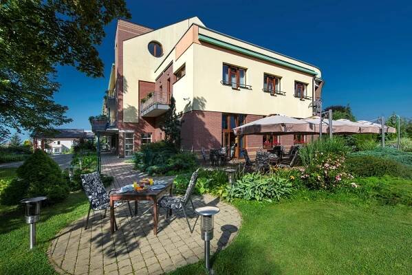 Romantická noc s polopenzí a privátním wellness ve stylovém April hotelu Panorama**** pro 2 osoby