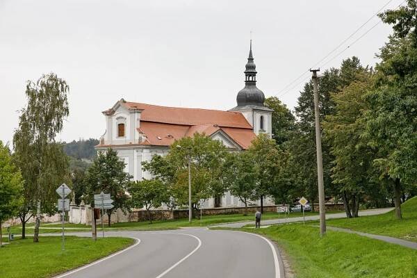 Ve Vejprnicích oslavili 300 let od položení základního kamene kostela - Diecéze plzeňská 