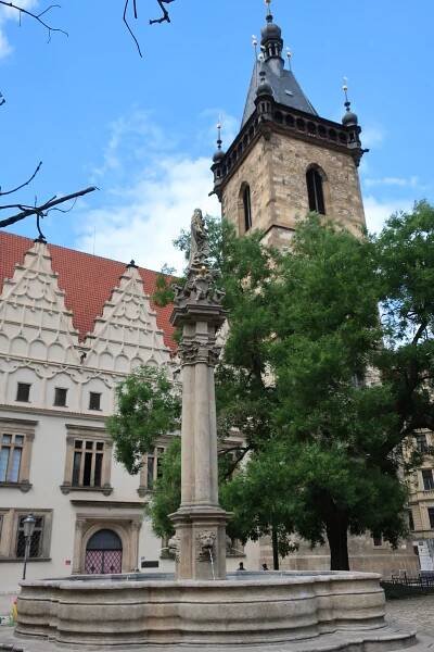 Sv. Josef na kašně před Novoměstskou radnicí, Karlovo náměstí