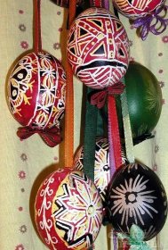 Zdobení velikonočních vajíček – batikování a vosk