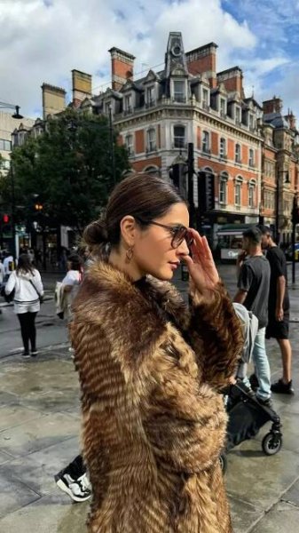 Raashii Khanna lights up London streets
