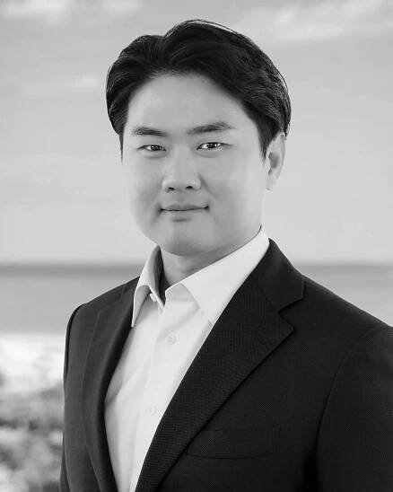 Headshots offered by Susan Shek Photography