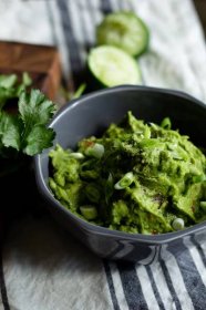 Guacamole aneb skvělý recept z avokáda – Pestrý Jídelníček