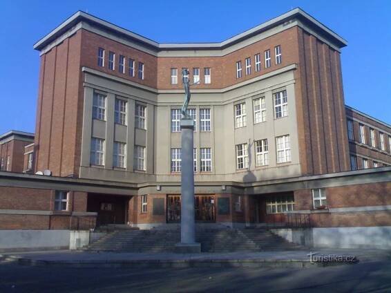 Hradec Králové - Gymnázium J... - Dům, budova