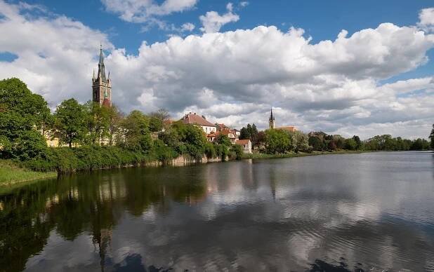 Adoptuj si květináč. Pěší zóna v Čáslavi se rozzáří barevnými květinami