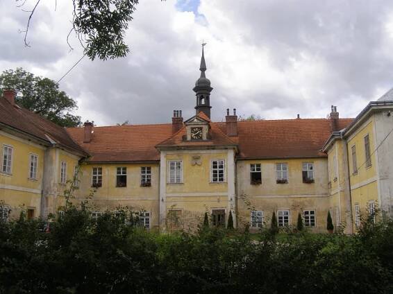 Vokšice - zámek - Vesnice