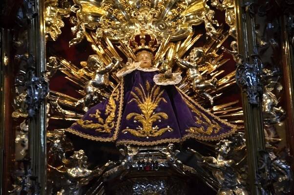 Pražské Jezulátko je jedním ze symbolů Vánoc. A také děťátkem... | Regiony