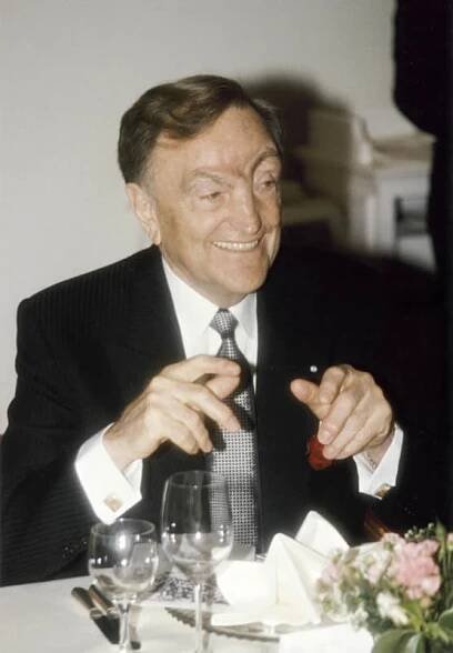 Rolf Becker, hier bei einer Abendveranstaltung 1975, engagierte sich als Mäzen für Kunst und Musik und unterstützte zahlreiche soziale und karitative Einrichtungen.