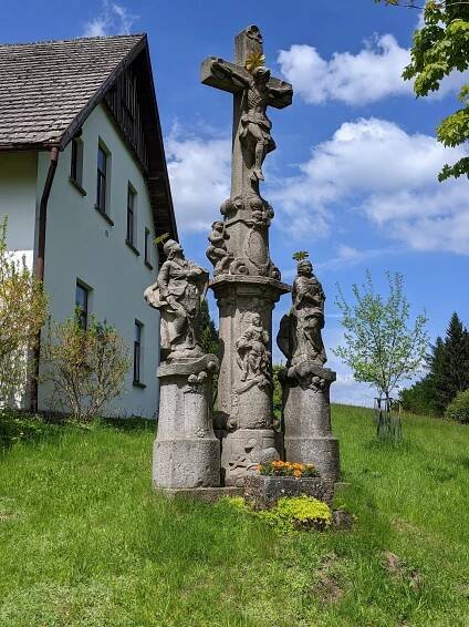 Soubor:Paseka (osada u Radvanic) - sousoší Kalvárie (2).jpg