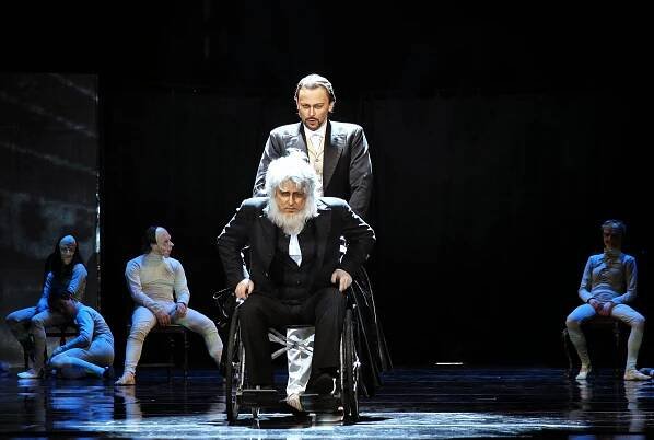Štefan Kocán (Mafistofeles) a Daniel Magdal (Faust) (foto Hana Smejkalová)