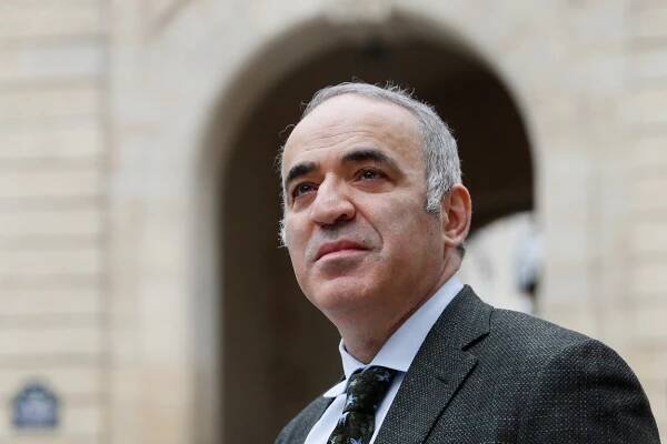 Uvrhněte Rusko zpět do doby kamenné, vyzývá světové mocnosti aktivista a šachista Kasparov