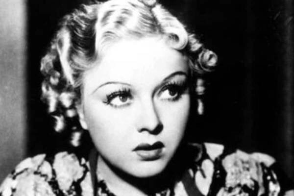 Věra Ferbasová byla naivní i v životě. Podvodníci ji připravili o šperky i vilu