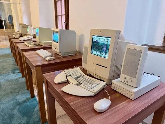 Začalo to iPadem. Teď má Zlíňan jednu z největších sbírek Apple počítačů v Česku