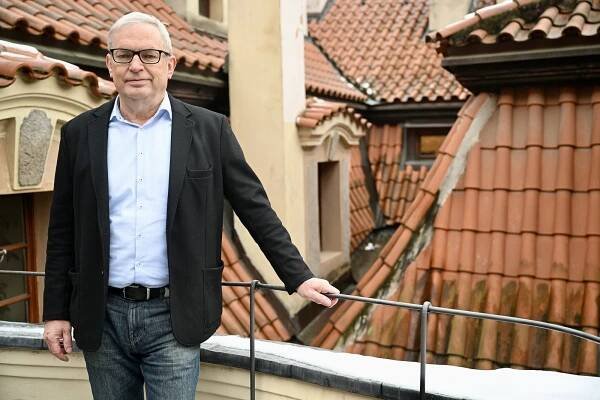 Senátor Smoljak: Je normální, že jsou politici se zpravodajstvím ČT nespokojeni
