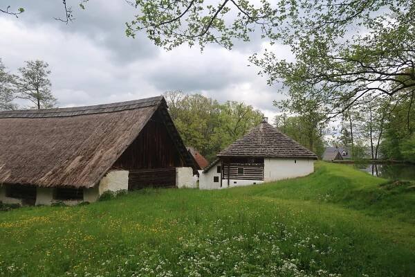 Soubor:Vodní mlýn Hoslovice (1).jpg – Wikipedie