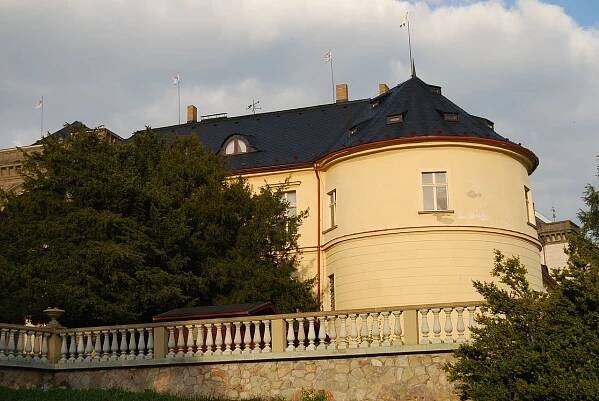 Zámek Zbiroh - otevírací doba, akce, ubytování, prohlídky, vstupné, foto, počasí