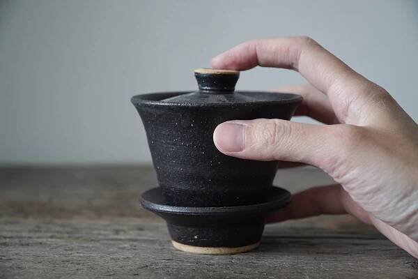 Ebony Gaiwan