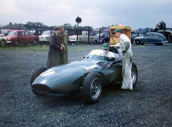 Před 60 lety poprvé zvítězil legendární Stirling Moss