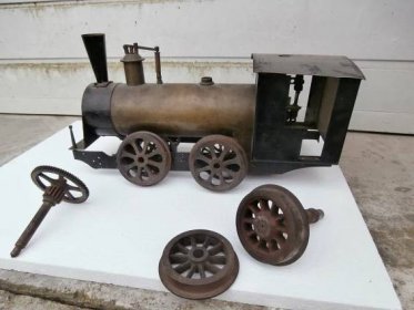 Stará hračka lokomotiva na skutečnou páru - Starožitnosti a umění