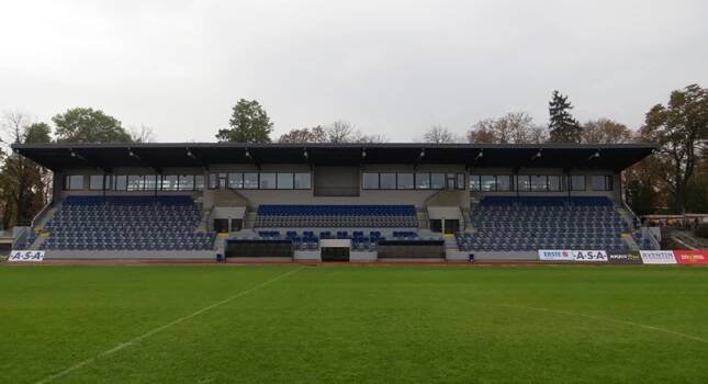 Hlavní tribuna