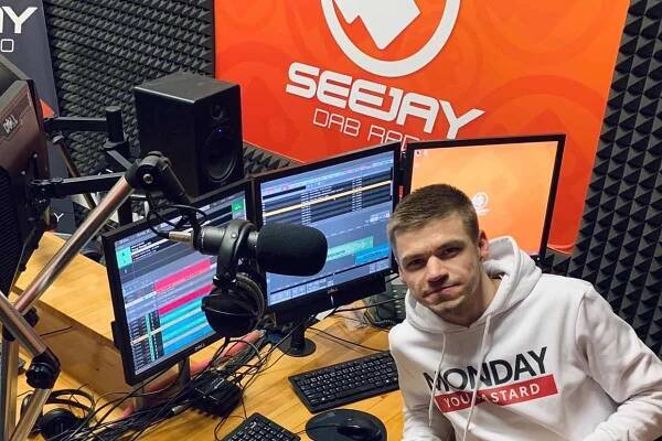 Taneční SeeJay Radio chce znovu digitálně vysílat