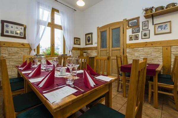 Restaurace - Penzion a restaurace U Růže
