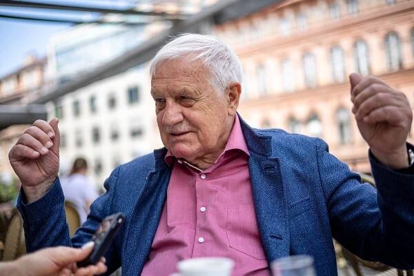 Jakýkoliv kompromisní mír je lepší než válka, říká exprezident Václav Klaus