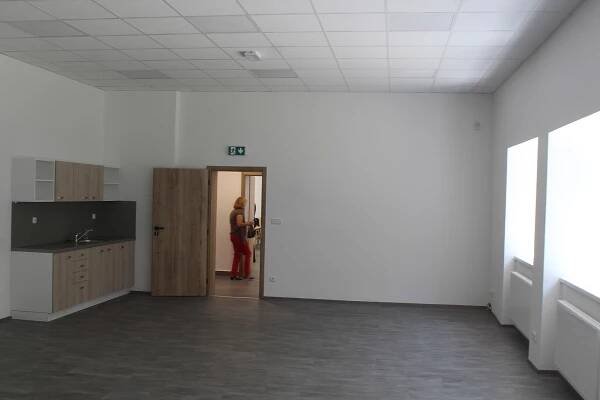 Stočtyřicetiletý kulturní dům v Rohatci je bílomodrý a jako nový