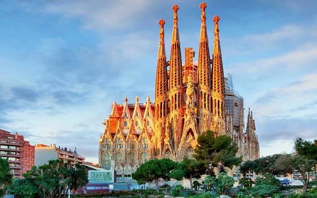 7D7N FRANCE + BARCELONA (2TOGO) – Srijaya Holiday