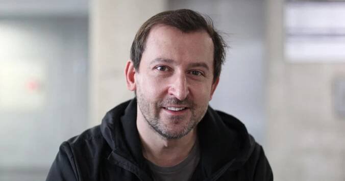 Jestli žena Valentýna prožívá, tak by to muž neměl ignorovat a květinu jí přinést, říká herec Martin Hofmann
