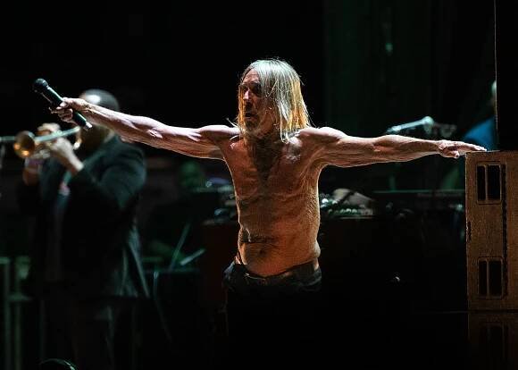 Music photos — Tom Dumont