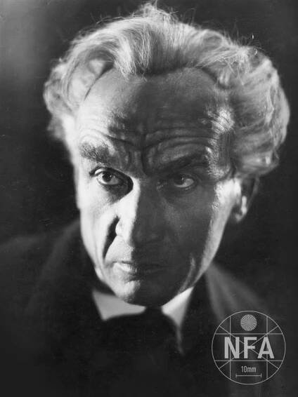 © NFA / Varhaník u sv. Víta 1929