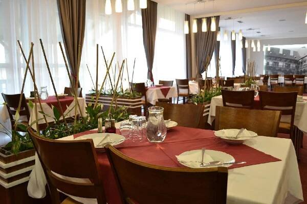 Restaurace Arkáda, nám. Svobody 32, Bučovice