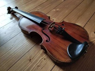 Staré housle - Hudební nástroje