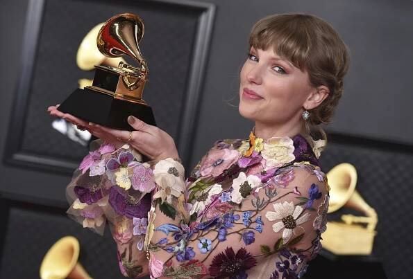 Grammy jednoznačne ovládli ženy, Beyoncé a Taylor Swift lámali rekordy (foto)