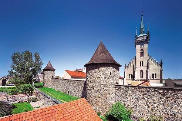Poznej Poličku z ochozu hradeb či věže