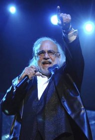 Zemřel slavný řecký zpěvák Demis Roussos (†68): Nemoc ho zabila na soukromé klinice