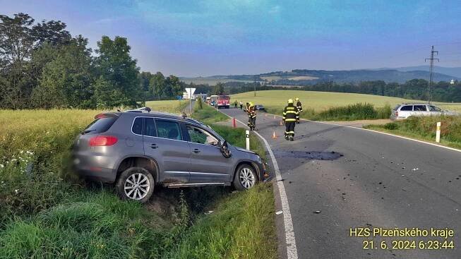 Nehoda zablokovala provoz u Domažlic, řidičky utrpěly lehčí zranění