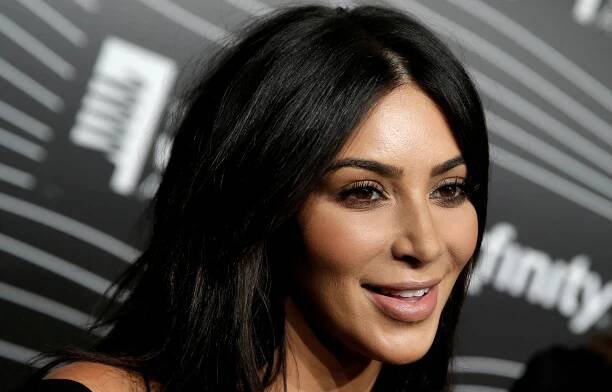 Nediv se, že tě okradli, když se chlubíš šperky na internetu, vzkázal Kardashianové módní návrhář