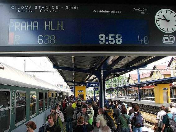 V pondělí 24. května 2010 v 5.54 hodin došlo ve stanici Praha – Vršovice k utržení troleje. Opraváři proto museli vypnout proud, a stanice se tak stala neprůjezdnou. Vlaky mířící například do Benešova nabíraly až dvouhodinová zpoždění.