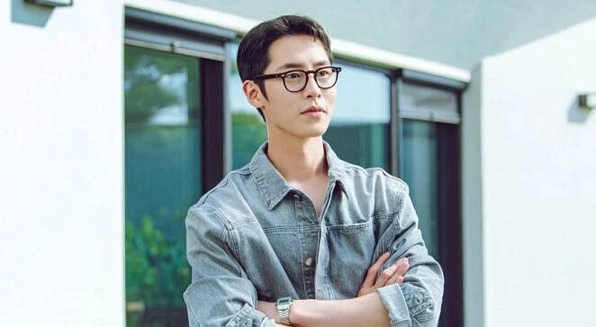 Lee Jae Wook's first stills from 'Last Summer' unveiled