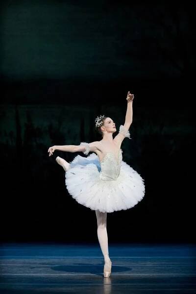 The Sleeping Beauty. Lauren Cuthbertson as Princess Aurora %C2%A9 ROH Johan Persson 2011