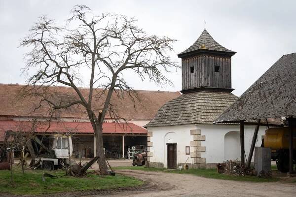 Statek Uhersko | Lokace | East Bohemia Film Office