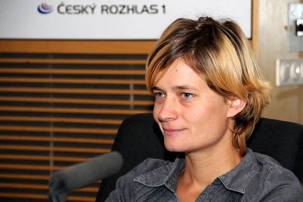 Petra Hůlová, spisovatelka a autorka knihy Čechy, země zaslíbená | Radiožurnál