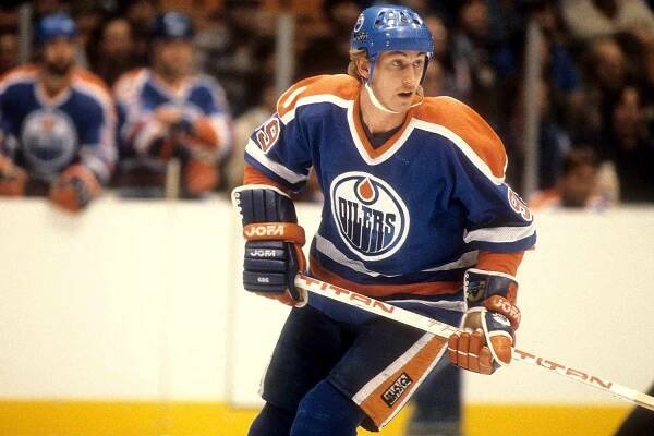 Wayne Gretzky Rookie Card Makes History After It Sells for Nearly $1.3 Million