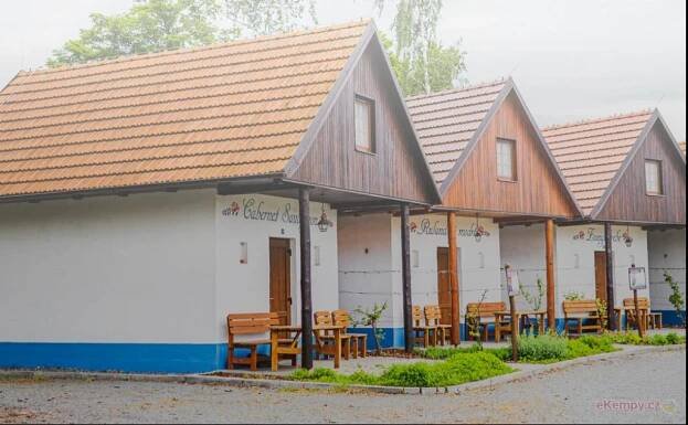 Kemp a penzion Slovácký dvůr, Ostrožská Nová Ves