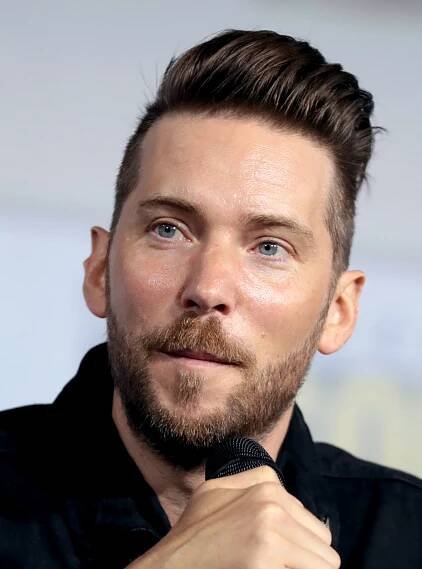 Soubor:Troy Baker SDCC 2019 (48378614692) (cropped).jpg – Wikipedie