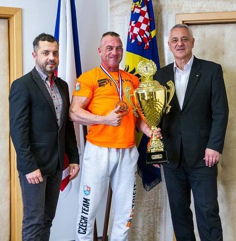 Kulturista Šerý přijal gratulace od hejtmana i náměstka