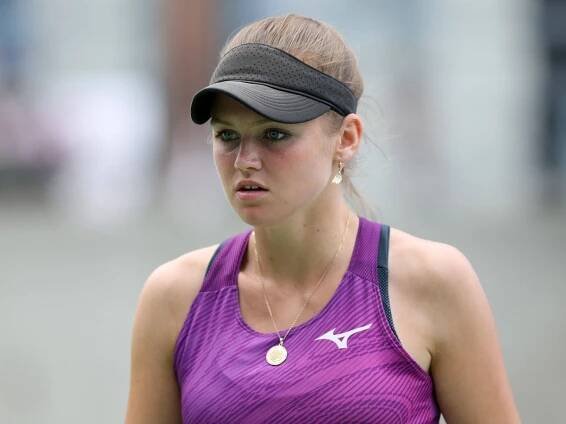 Menšík s Macháčem ve třísetových bitvách padli. Uspěla jen Siniaková - Sport.cz