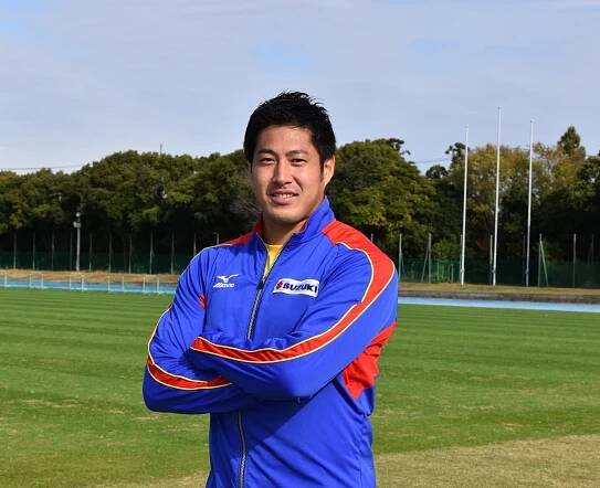 選手写真：新井 涼平